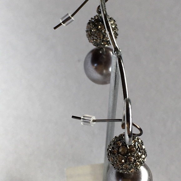 Women’s Drop Earings - Picture 3 of 4